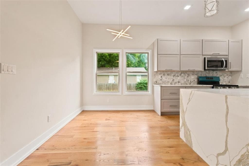 4 bedroom, 4 bathroom, 2,400 sq ft single family residence for sale at 1084 Hubbard Street, Atlanta, GA 30310 — photo 6