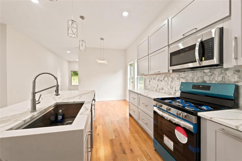 4 bedroom, 4 bathroom, 2,400 sq ft single family residence for sale at 1084 Hubbard Street, Atlanta, GA 30310 — photo 7