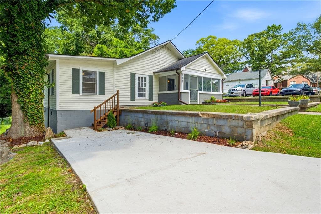 3 bedroom, 3 bathroom, 1,444 sq ft single family residence for sale at 181 Barfield Avenue, Atlanta, GA 30310 — photo 2
