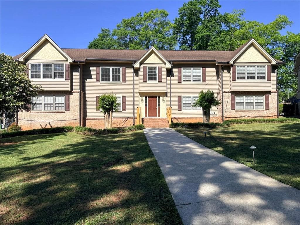 2 bedroom, 2 bathroom, 1,000 sq ft apartment for rent at 212 W Highland Avenue, Monroe, GA 30655 for $1,300 a month — photo 1 of 6