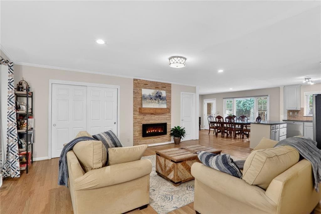 2 bedroom, 2 bathroom, 2,112 sq ft single family residence for rent at 2560 Skyland Trail, Brookhaven, GA 30319 for $3,600 a month — photo 5