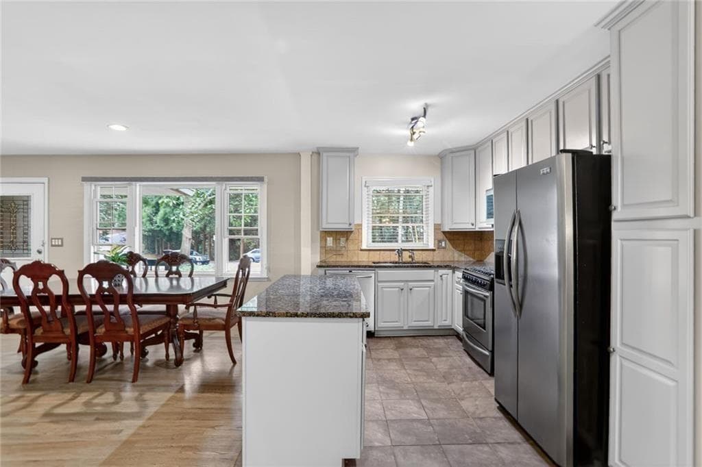 2 bedroom, 2 bathroom, 2,112 sq ft single family residence for rent at 2560 Skyland Trail, Brookhaven, GA 30319 for $3,600 a month — photo 7