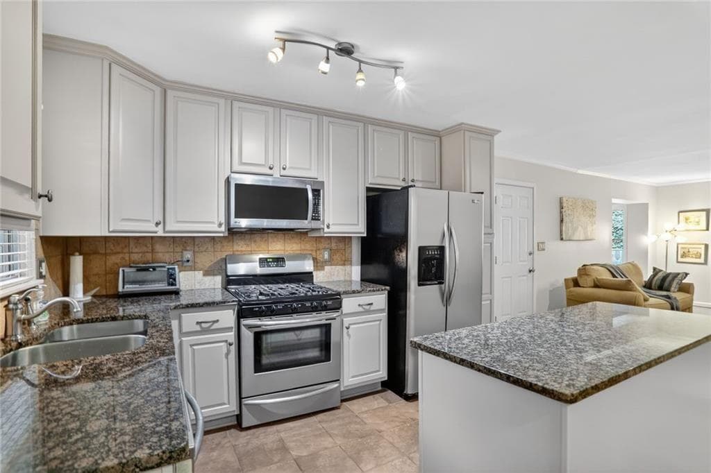 2 bedroom, 2 bathroom, 2,112 sq ft single family residence for rent at 2560 Skyland Trail, Brookhaven, GA 30319 for $3,600 a month — photo 8
