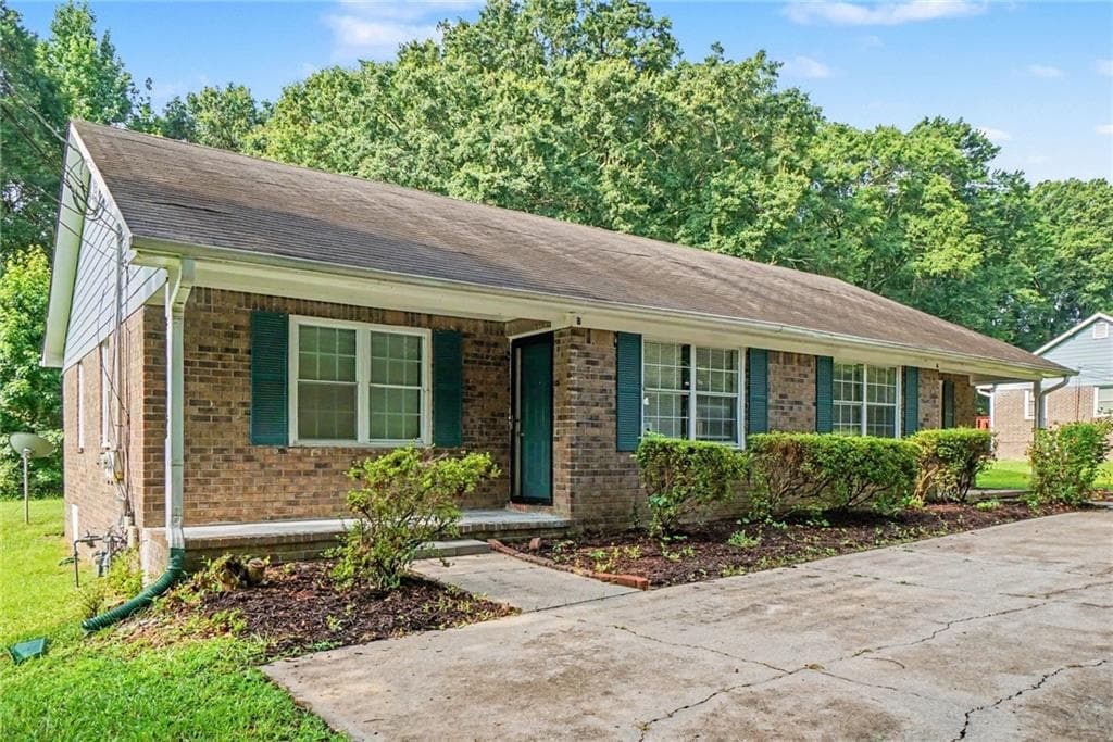 duplex sold at 230 Powder Springs Street, Hiram, GA 30141