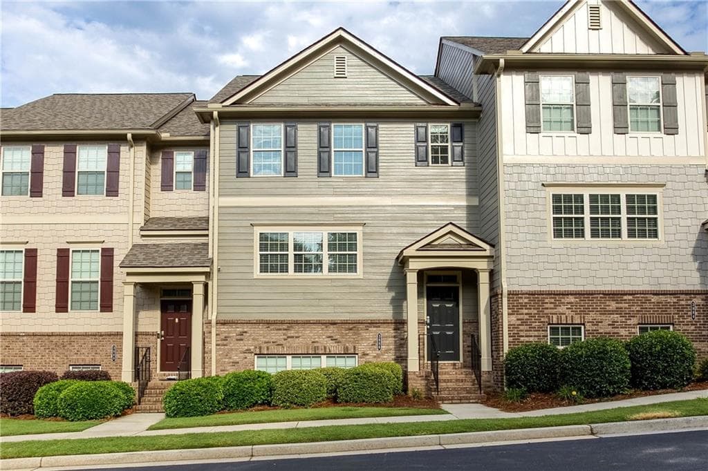 4 bedroom, 4 bathroom, 2,400 sq ft townhouse for sale at 3886 High Dove Way, Smyrna, GA 30082