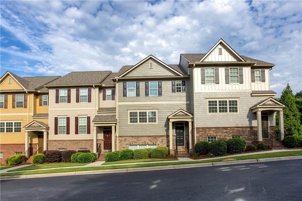 4 bedroom, 4 bathroom, 2,400 sq ft townhouse for sale at 3886 High Dove Way, Smyrna, GA 30082 — photo 2