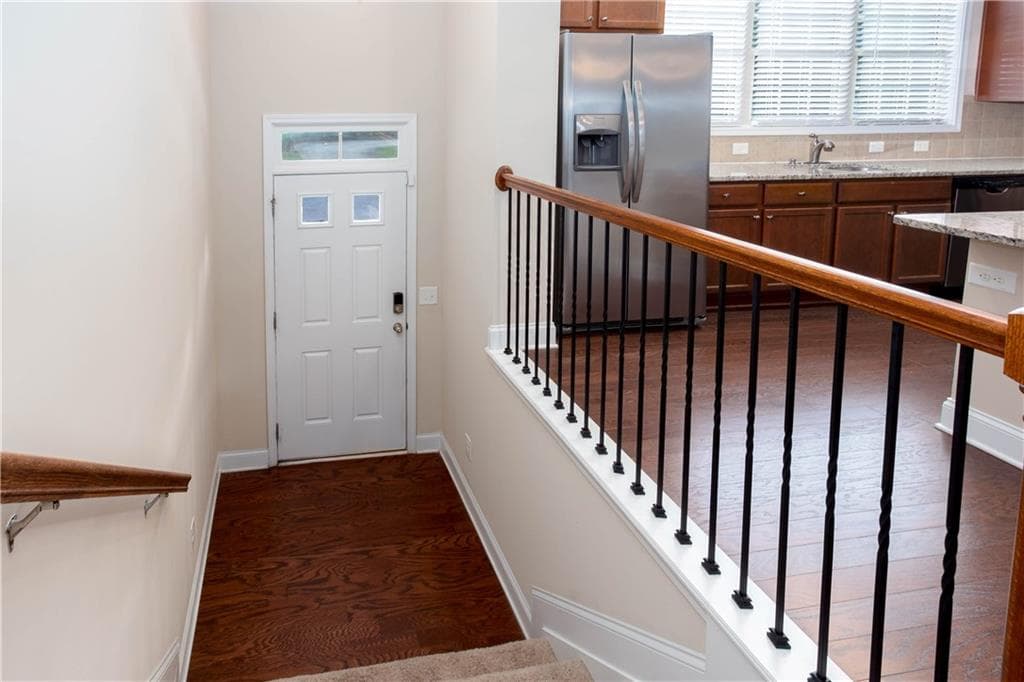 4 bedroom, 4 bathroom, 2,400 sq ft townhouse for sale at 3886 High Dove Way, Smyrna, GA 30082 — photo 4
