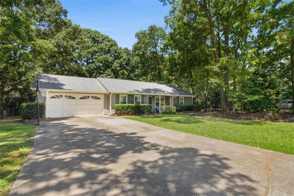 3 bedroom, 2 bathroom, 1,400 sq ft single family residence for sale at 165 Lazy Hollow Lane, Covington, GA 30016 — photo 3