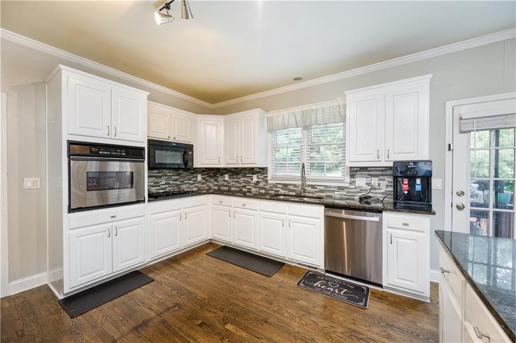 7 bedroom, 4 bathroom, 4,107 sq ft single family residence for sale at 4461 Weston Drive, Lilburn, GA 30047 — photo 10