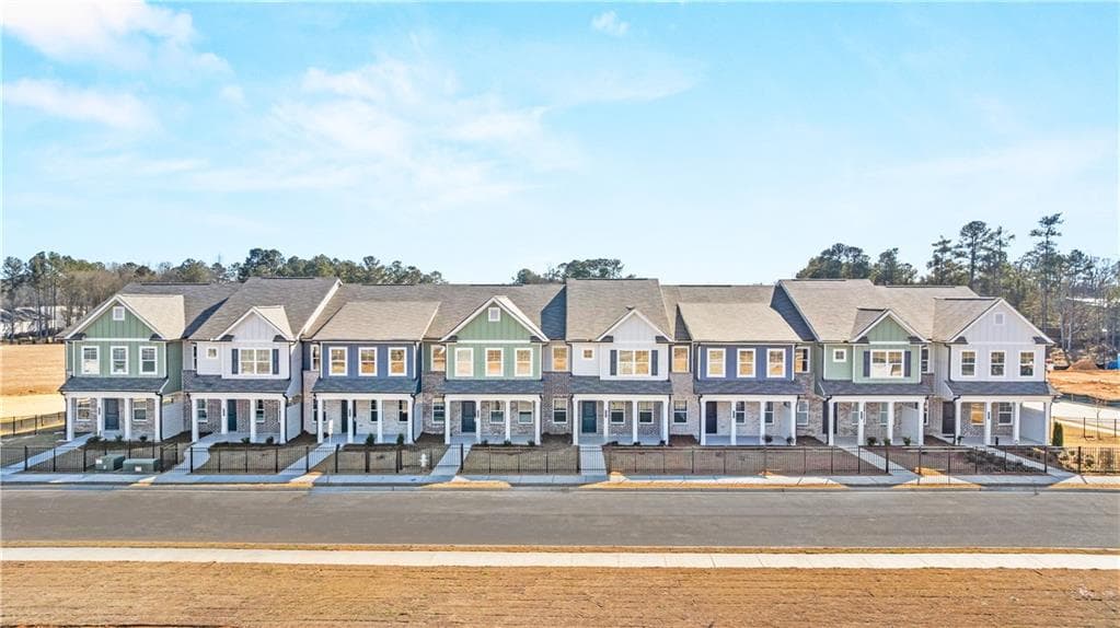 3 bedroom, 3 bathroom, 2,004 sq ft townhouse under contract at 3285 Lake Carlton Road, Loganville, GA 30052 — photo 2