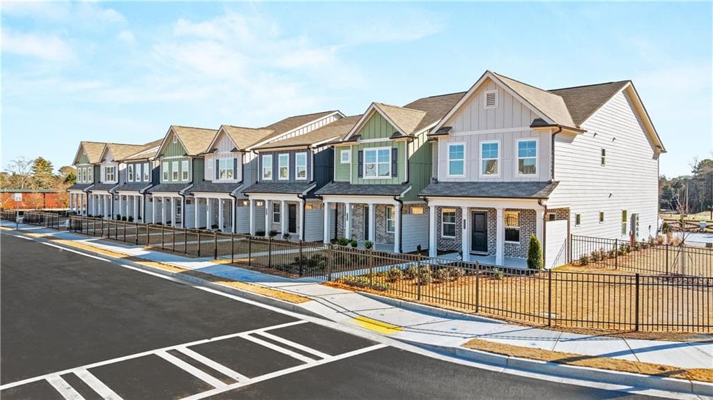 3 bedroom, 3 bathroom, 2,004 sq ft townhouse under contract at 3285 Lake Carlton Road, Loganville, GA 30052 — photo 3