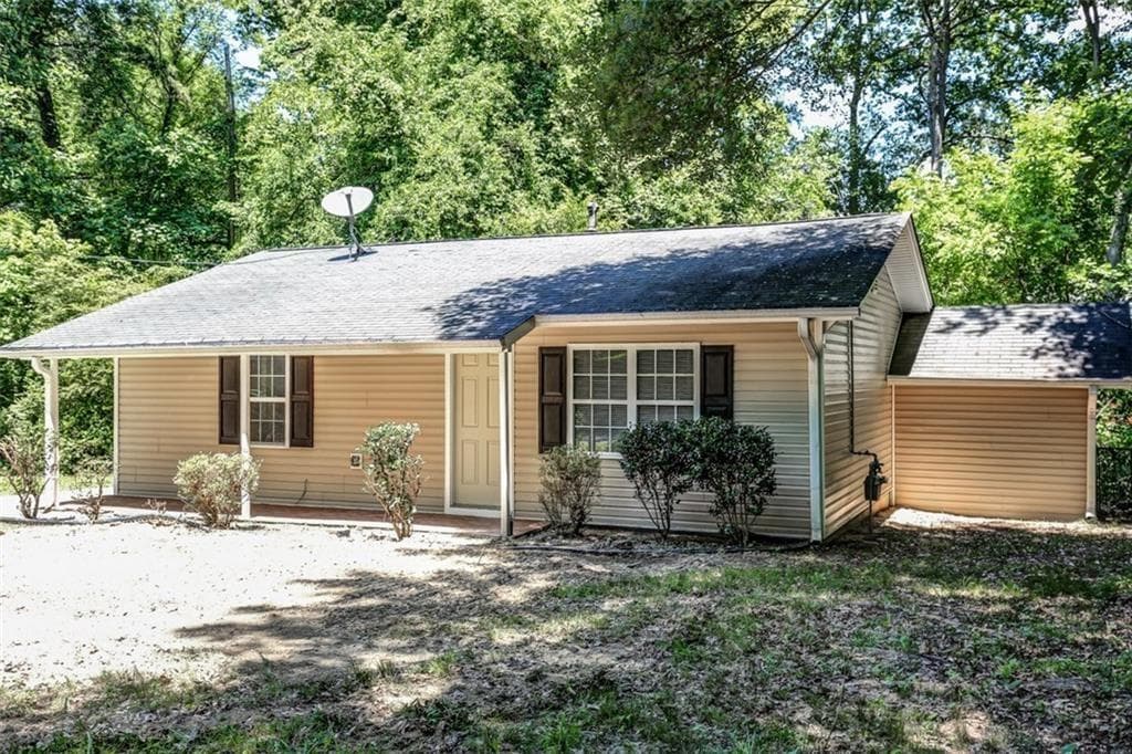 2 bedroom, 1 bathroom, 1,100 sq ft single family residence for sale at 2005 Spink Street, Atlanta, GA 30318 — photo 2