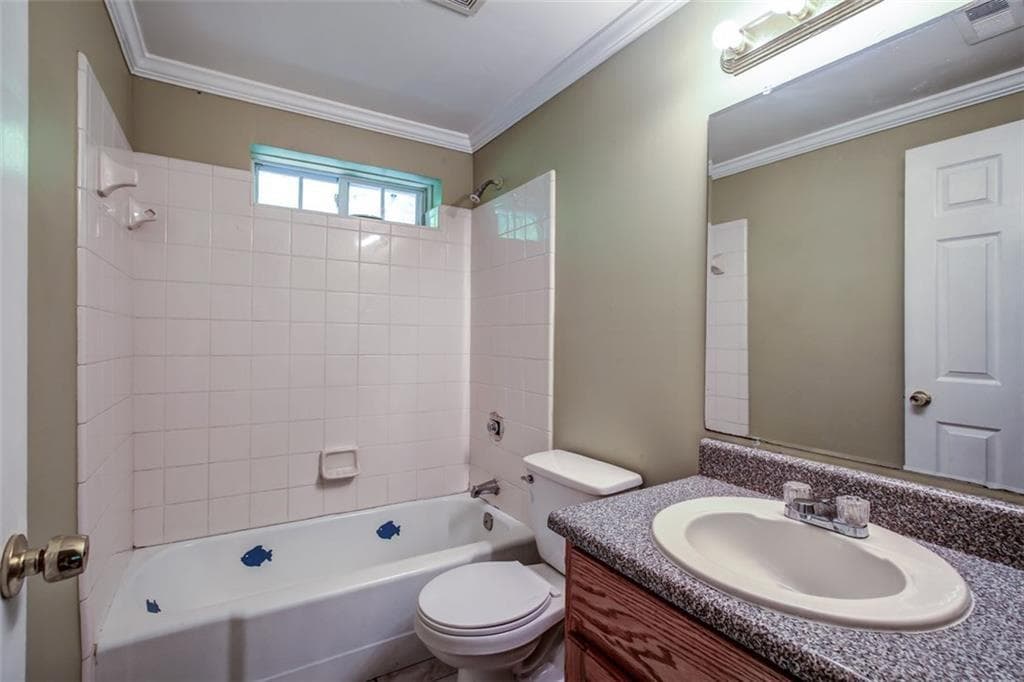 2 bedroom, 1 bathroom, 1,100 sq ft single family residence for sale at 2005 Spink Street, Atlanta, GA 30318 — photo 3