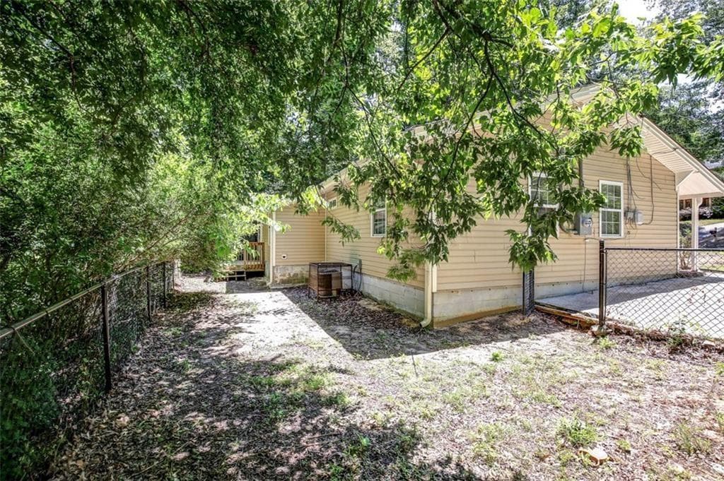2 bedroom, 1 bathroom, 1,100 sq ft single family residence for sale at 2005 Spink Street, Atlanta, GA 30318 — photo 4