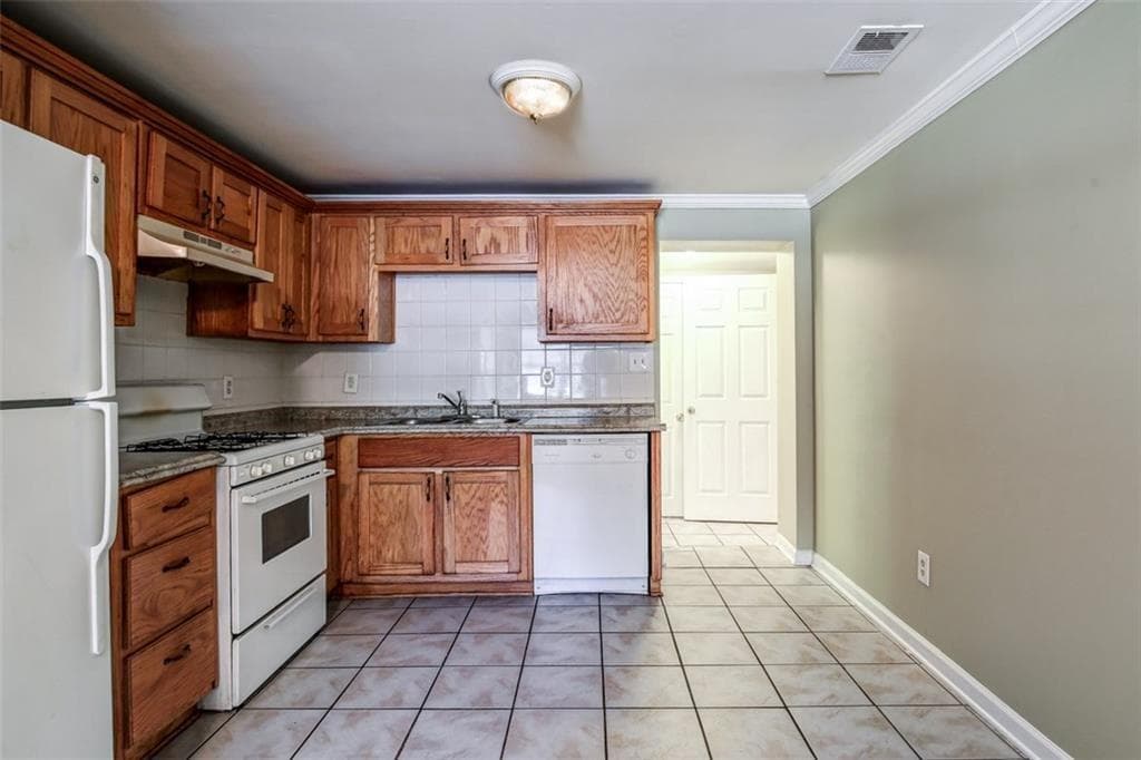 2 bedroom, 1 bathroom, 1,100 sq ft single family residence for sale at 2005 Spink Street, Atlanta, GA 30318 — photo 6