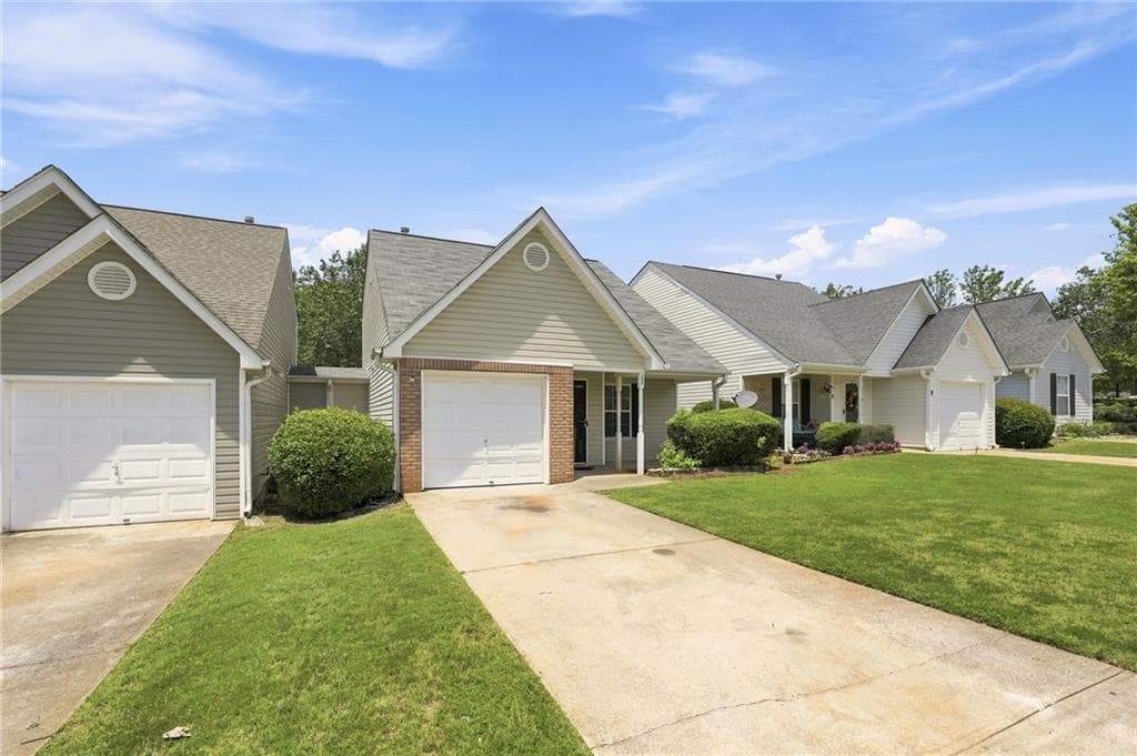 3 bedroom, 3 bathroom, 1,222 sq ft single family residence for sale at 3055 Lakeside Circle, Covington, GA 30016 — photo 3