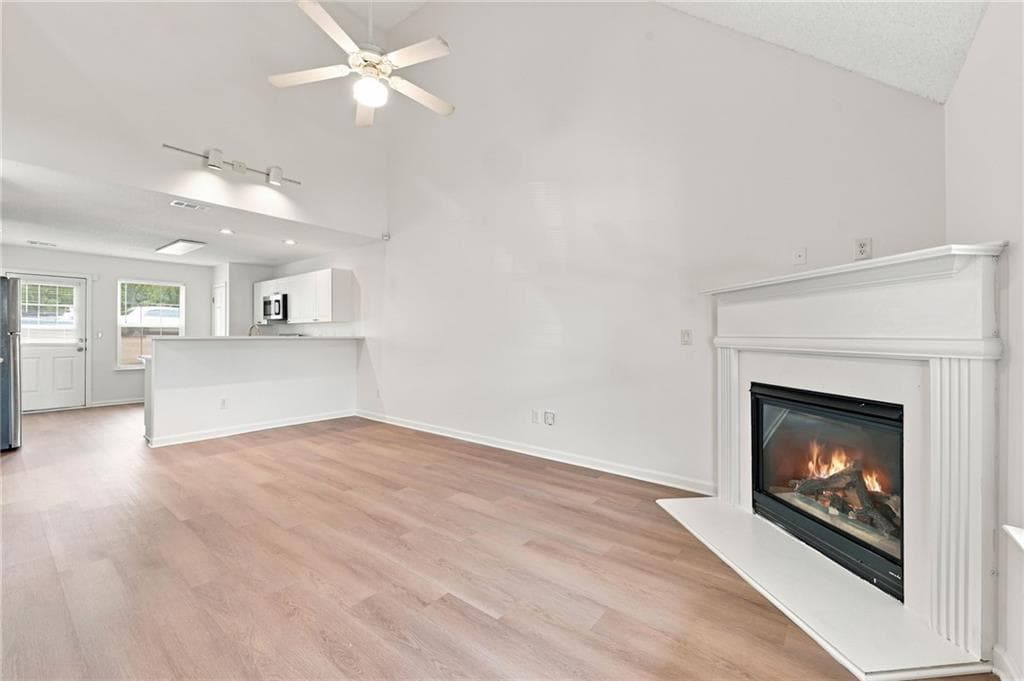3 bedroom, 3 bathroom, 1,222 sq ft single family residence for sale at 3055 Lakeside Circle, Covington, GA 30016 — photo 5