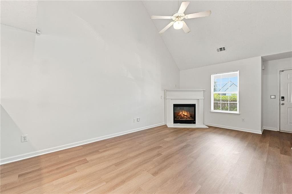 3 bedroom, 3 bathroom, 1,222 sq ft single family residence for sale at 3055 Lakeside Circle, Covington, GA 30016 — photo 8