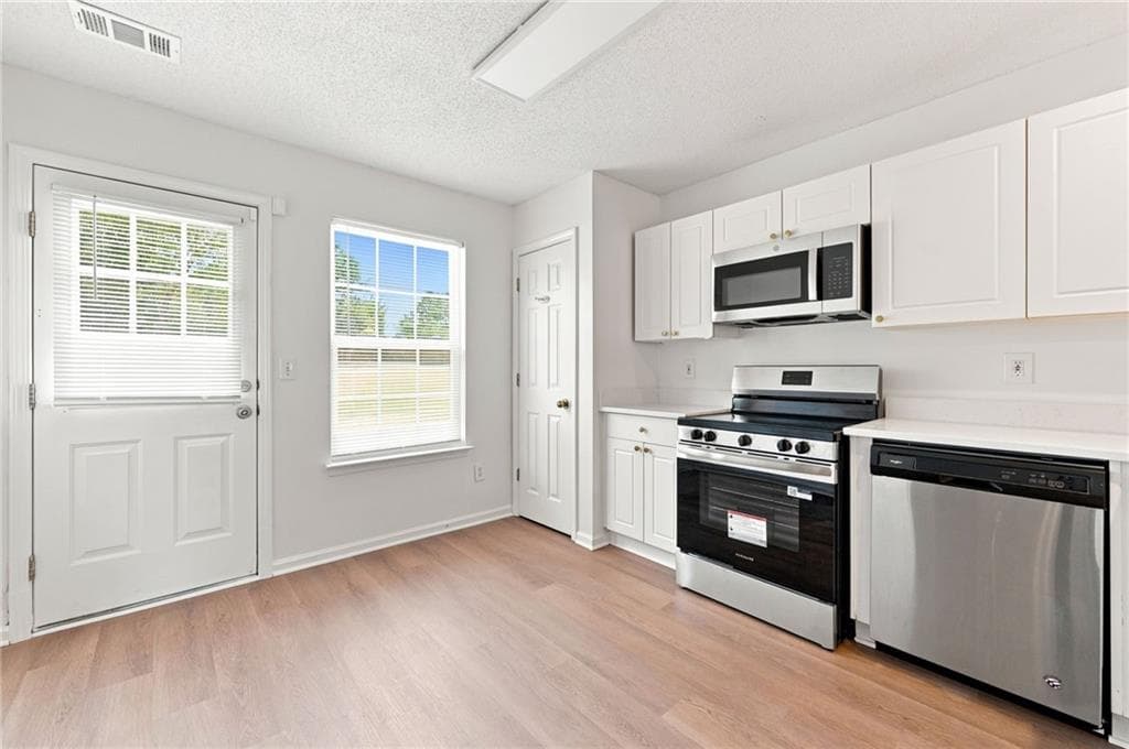 3 bedroom, 3 bathroom, 1,222 sq ft single family residence for sale at 3055 Lakeside Circle, Covington, GA 30016 — photo 9