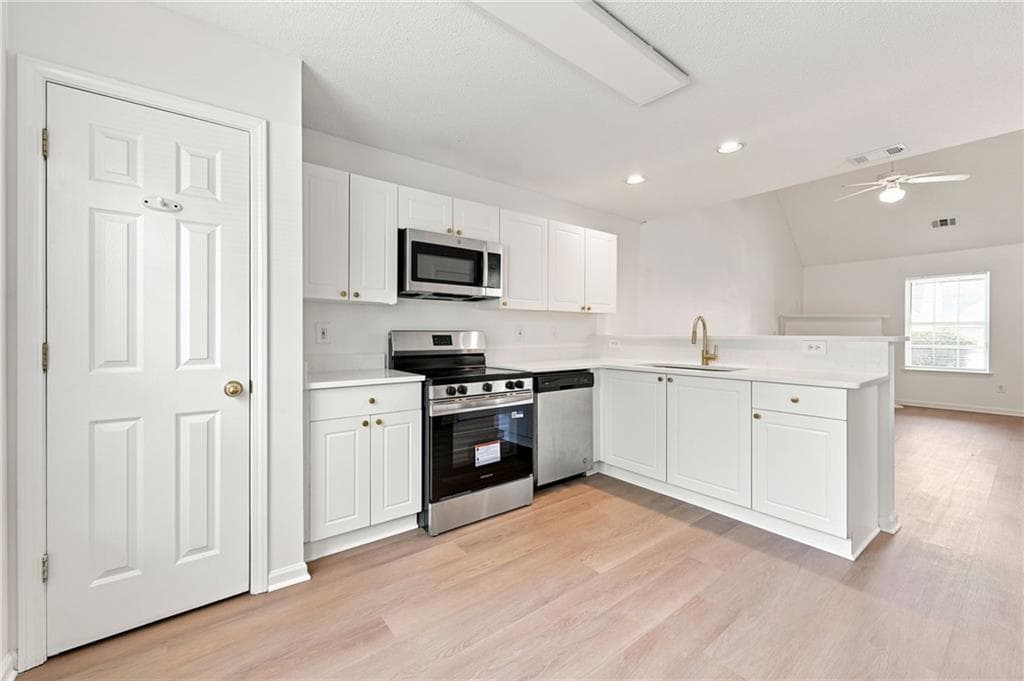 3 bedroom, 3 bathroom, 1,222 sq ft single family residence for sale at 3055 Lakeside Circle, Covington, GA 30016 — photo 10