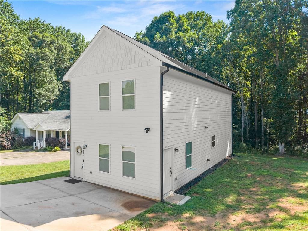 3 bedroom, 3 bathroom, 1,680 sq ft single family residence for sale at 6503 Narramore Way, Lula, GA 30554 — photo 3