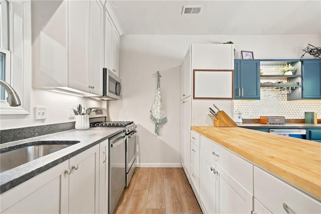 1 bedroom, 1 bathroom, 1,144 sq ft single family residence for sale at 6100 Henderson Mountain Road, Jasper, GA 30143 — photo 7