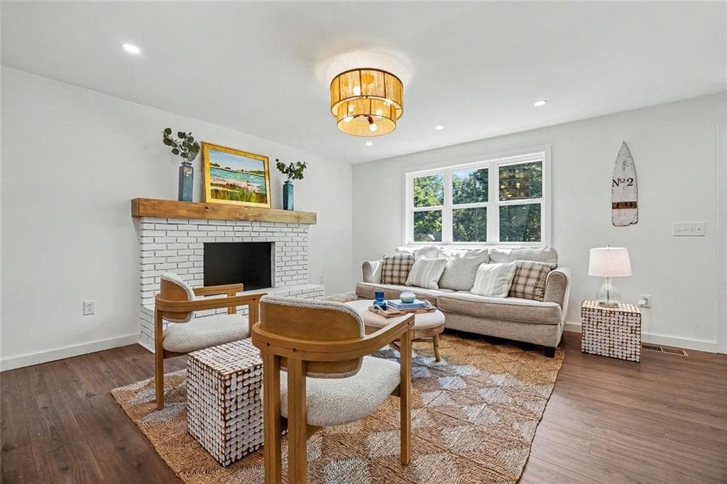 3 bedroom, 2 bathroom, 1,588 sq ft single family residence under contract at 401 Cottonwood Drive, Woodstock, GA 30189 — photo 8