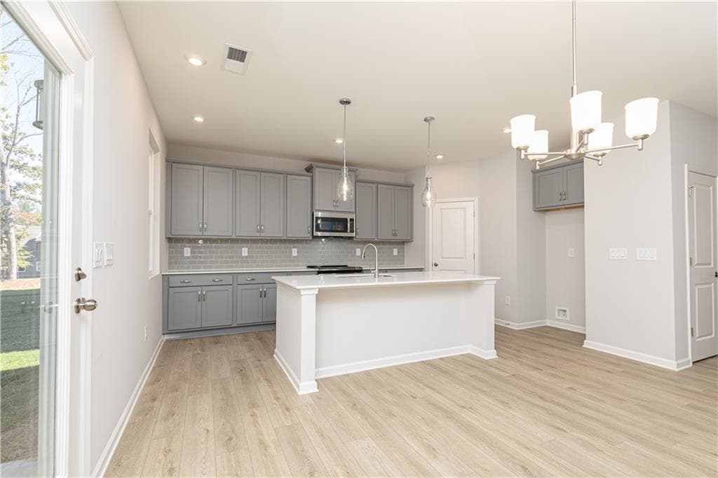 4 bedroom, 3 bathroom, 2,226 sq ft single family residence under contract at 520 Jasmine Woods Drive, Lawrenceville, GA 30046 — photo 7