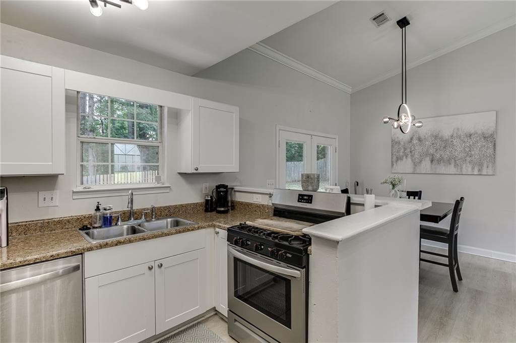 3 bedroom, 3 bathroom, 1,640 sq ft single family residence for sale at 5100 Park Circle, Austell, GA 30106 — photo 6