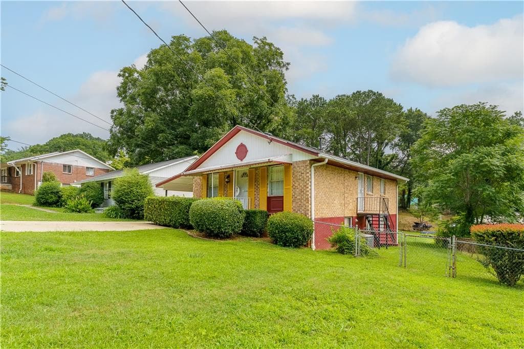 4 bedroom, 2 bathroom, 2,000 sq ft single family residence for sale at 1979 Thomasville Drive, Atlanta, GA 30315 — photo 3