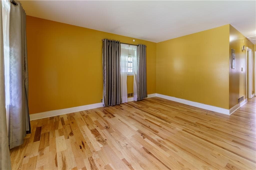 4 bedroom, 2 bathroom, 2,000 sq ft single family residence for sale at 1979 Thomasville Drive, Atlanta, GA 30315 — photo 5