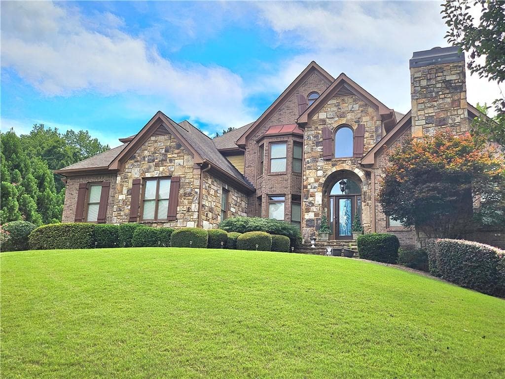 5 bedroom, 5 bathroom, 4,320 sq ft single family residence for sale at 930 Chateau Forest Road, Hoschton, GA 30548 — photo 2