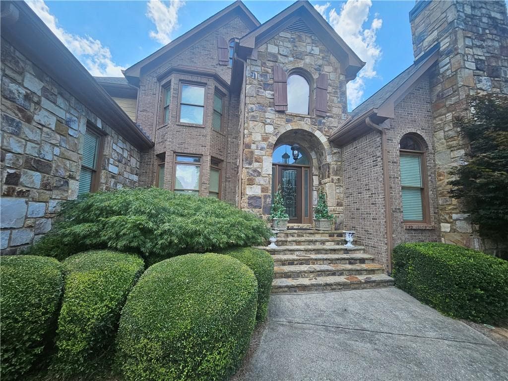 5 bedroom, 5 bathroom, 4,320 sq ft single family residence for sale at 930 Chateau Forest Road, Hoschton, GA 30548 — photo 3