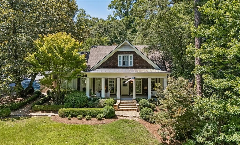 4 bedroom, 4 bathroom, 3,100 sq ft single family residence sold at 537 Spring Valley Road, Atlanta, GA 30318
