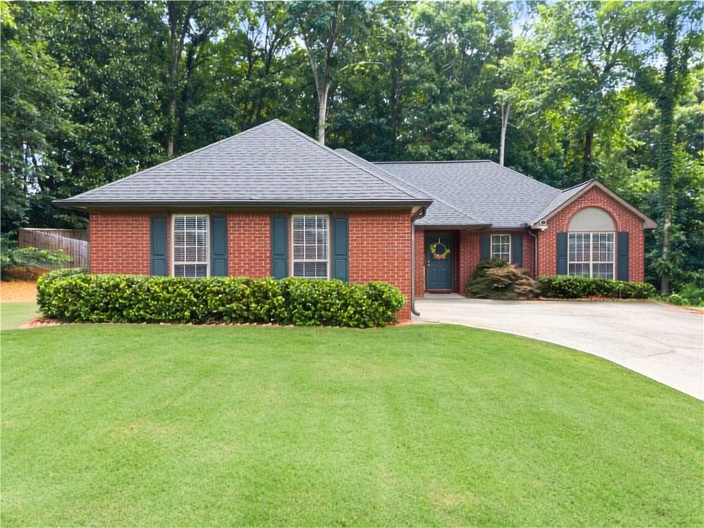 3 bedroom, 2 bathroom single family residence under contract at 2035 Huntington Hill Trace, Buford, GA 30519 — photo 3