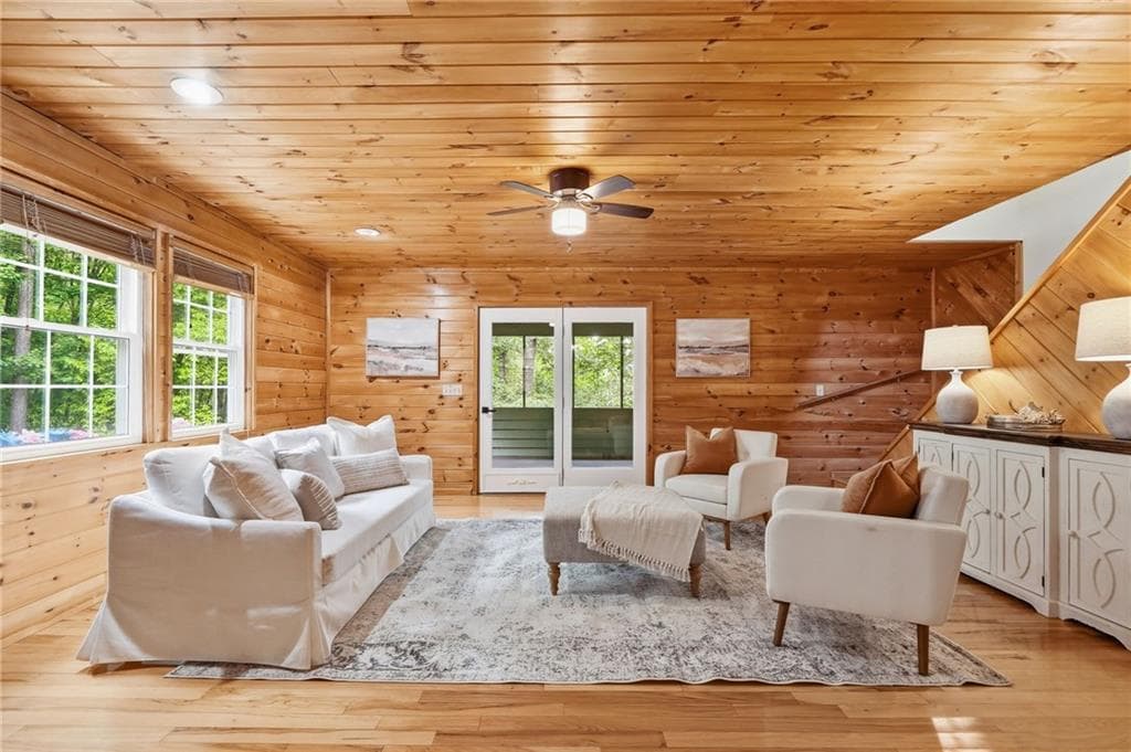 5 bedroom, 4 bathroom, 2,340 sq ft single family residence for sale at 946 Laurel Circle, Blue Ridge, GA 30513 — photo 2