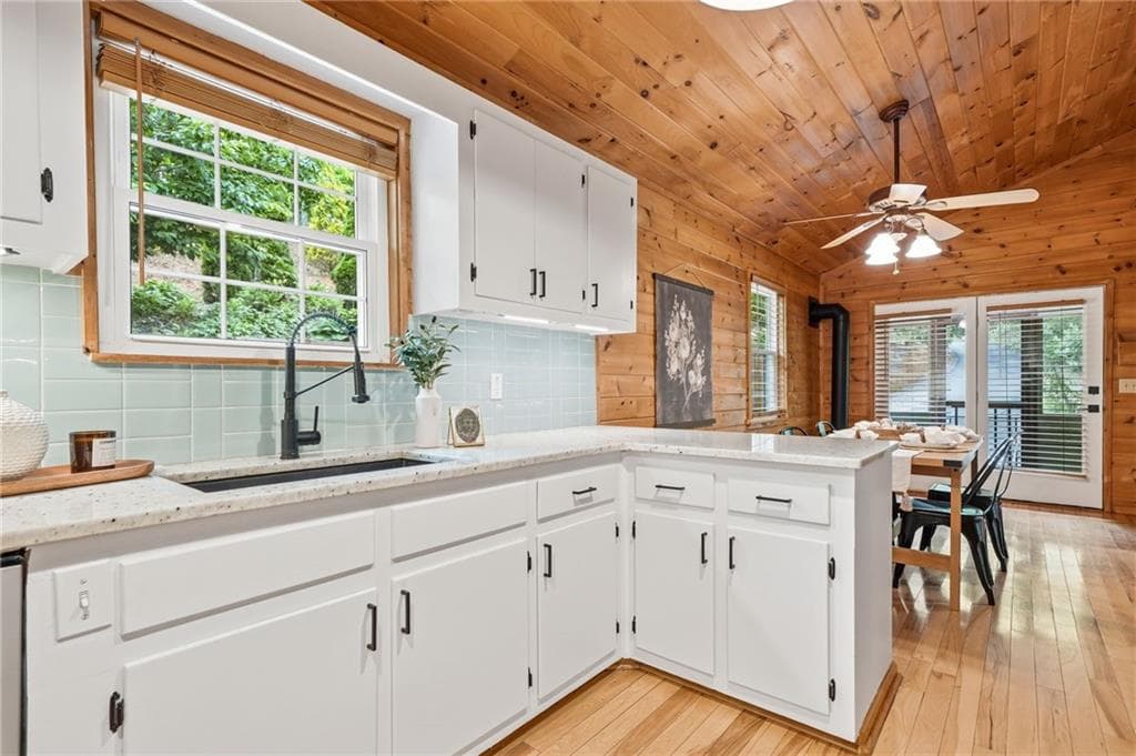 5 bedroom, 4 bathroom, 2,340 sq ft single family residence for sale at 946 Laurel Circle, Blue Ridge, GA 30513 — photo 7