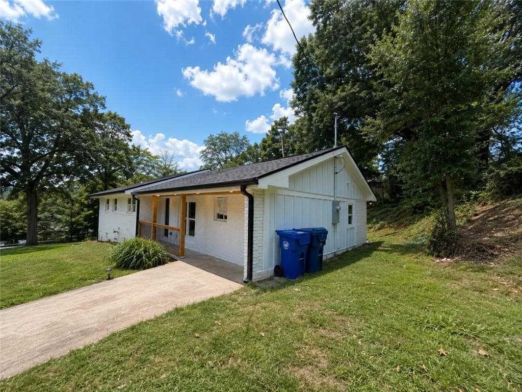3 bedroom, 2 bathroom, 1,320 sq ft single family residence for sale at 2792 Flagstone Drive, Atlanta, GA 30316 — photo 2