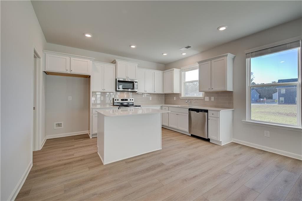 4 bedroom, 3 bathroom, 2,662 sq ft single family residence under contract at 207 St Annes Place, Covington, GA 30016 — photo 8