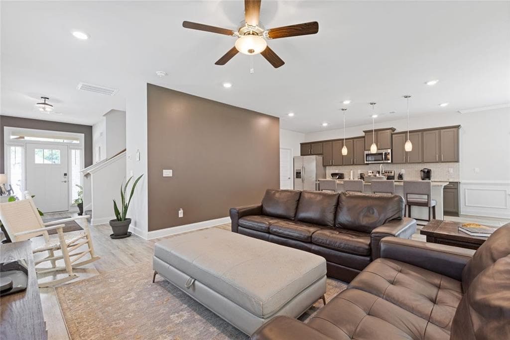 4 bedroom, 3 bathroom, 2,408 sq ft single family residence under contract at 312 Magnolia Villas Drive, Cornelia, GA 30531 — photo 3