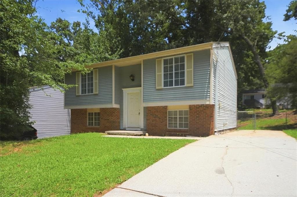 3 bedroom, 2 bathroom, 1,588 sq ft single family residence for sale at 2116 Scarbrough Road, Stone Mountain, GA 30088 — photo 2