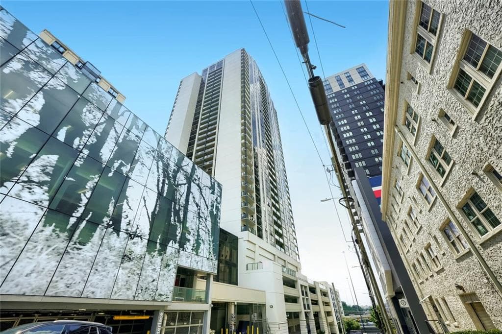 1 bedroom, 1 bathroom, 457 sq ft condominium for sale at 1280 W Peachtree Street 3414, Atlanta, GA 30309 — photo 1 of 29