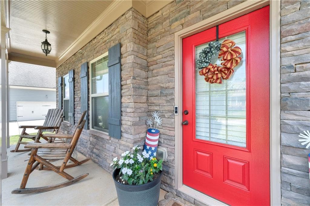 5 bedroom, 4 bathroom, 3,164 sq ft single family residence for sale at 6490 Providence Lake Drive, Gainesville, GA 30506 — photo 4