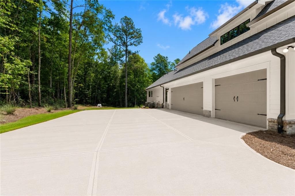 5 bedroom, 5 bathroom, 6,286 sq ft single family residence under contract at 305 Harmony Gates Drive, Commerce, GA 30530 — photo 7