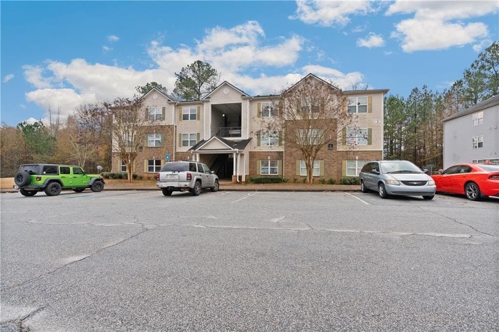 3 bedroom, 2 bathroom, 1,292 sq ft condominium for rent at 6104 Waldrop Place, Decatur, GA 30034 for $1,670 a month