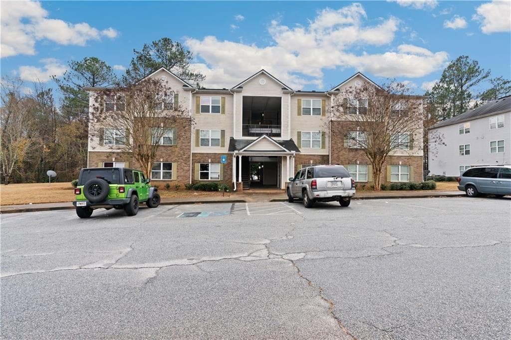 3 bedroom, 2 bathroom, 1,292 sq ft condominium for rent at 6104 Waldrop Place, Decatur, GA 30034 for $1,670 a month — photo 2