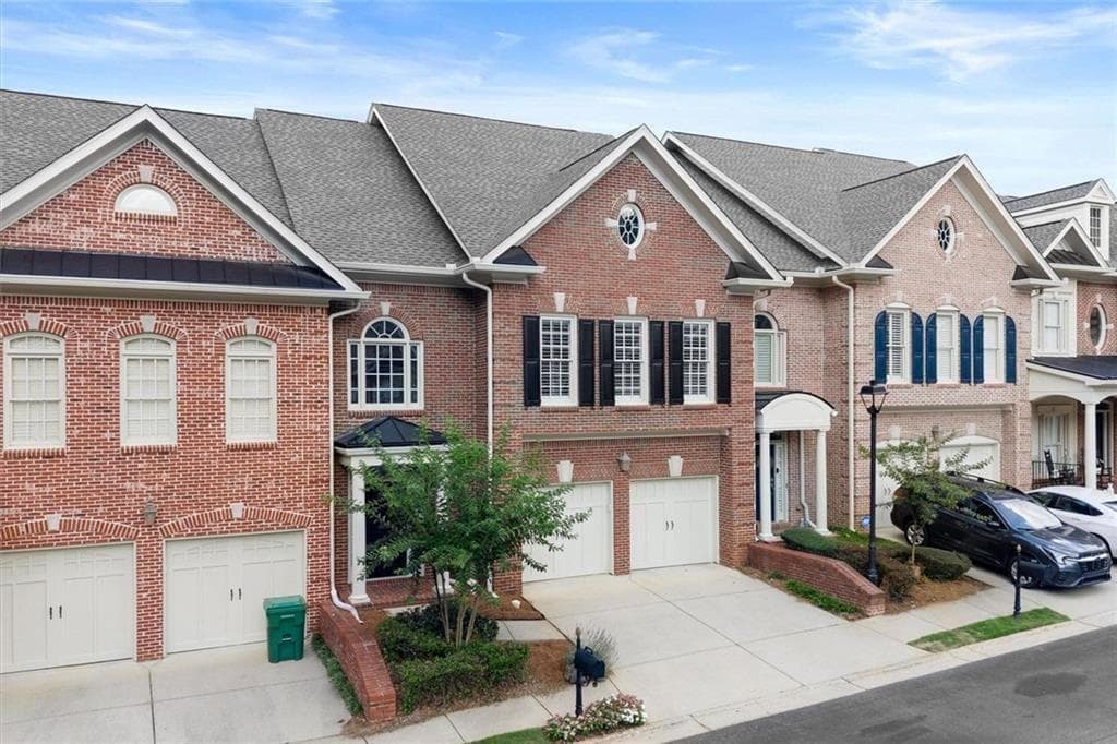 3 bedroom, 3 bathroom, 2,778 sq ft townhouse sold at 6239 Spalding Dr, Peachtree Corners, GA 30092