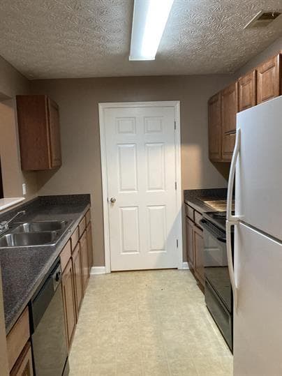 3 bedroom, 2 bathroom, 1,292 sq ft condominium for rent at 7201 Fairington Ridge Circle, Lithonia, GA 30038 for $1,299 a month — photo 2