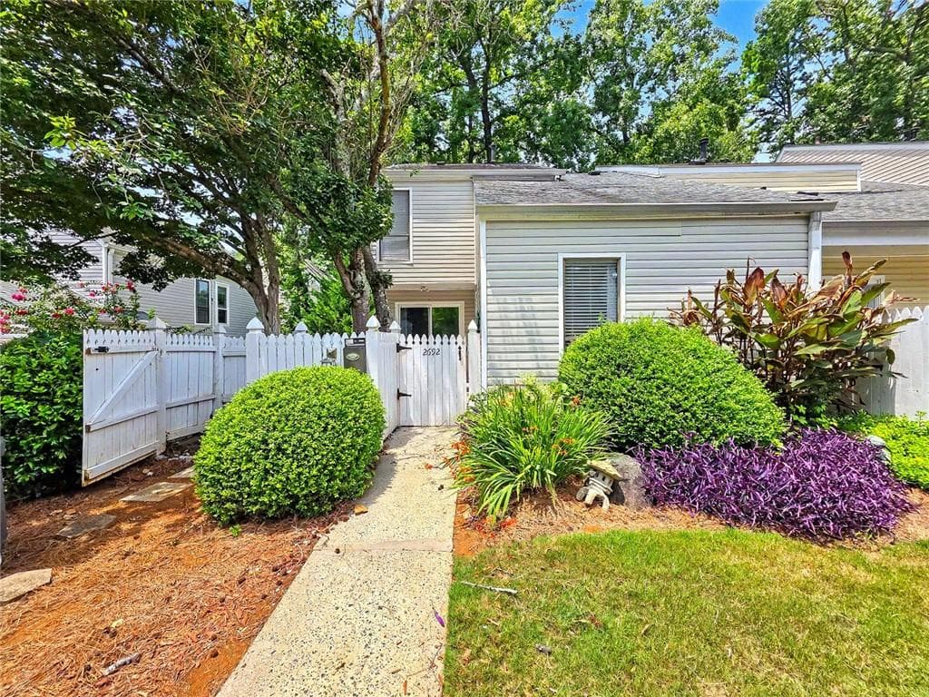 3 bedroom, 2 bathroom, 1,391 sq ft townhouse sold at 2692 Meadowlawn Drive, Marietta, GA 30067