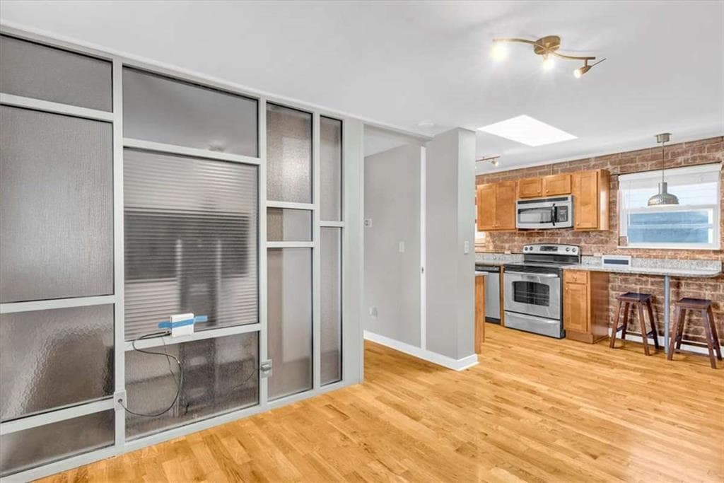 1 bedroom, 1 bathroom, 576 sq ft condominium sold at 562 Formwalt Street 4, Atlanta, GA 30312